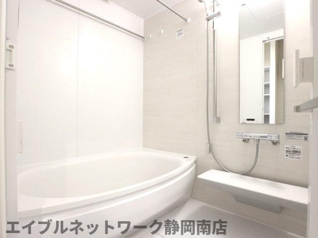 バス・シャワールーム　コンパクトで使いやすいお風呂です