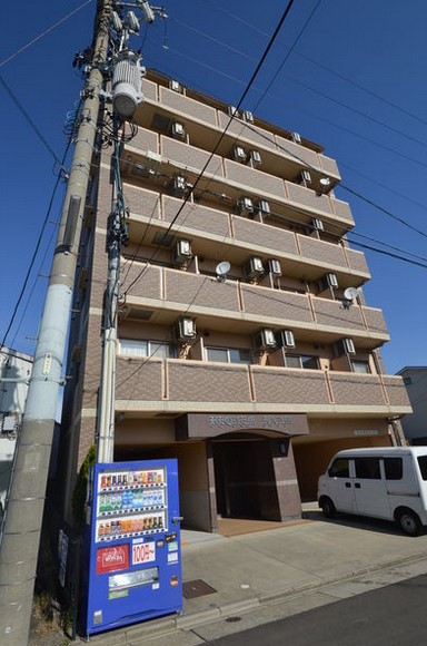 名古屋市熱田区野立町のマンションの建物外観