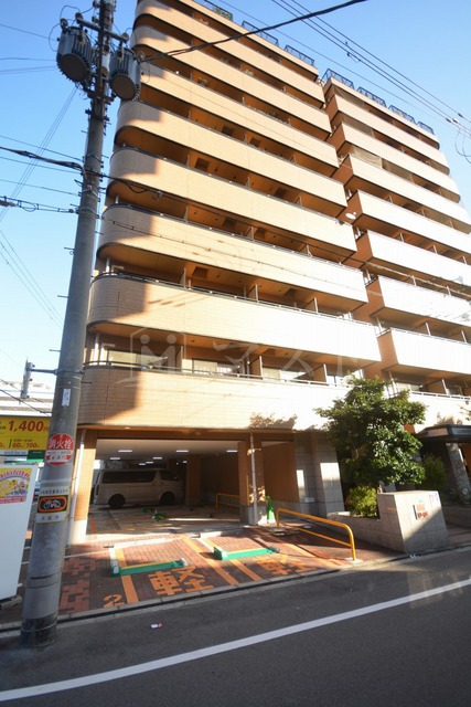 大阪市浪速区桜川のマンションの建物外観