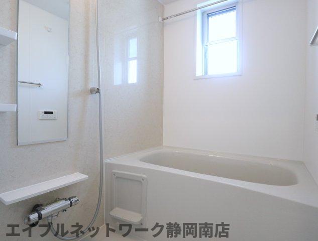 ＪＲ東海道本線 静岡駅 バス乗車時間：19分 最寄りバス停で下車 徒歩3分 2階建 築3年の風呂写真