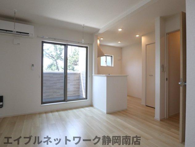 ＪＲ東海道本線 静岡駅 バス乗車時間：19分 最寄りバス停で下車 徒歩3分 2階建 築3年の内装写真