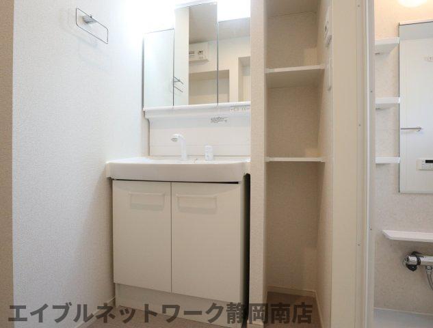 ＪＲ東海道本線 静岡駅 バス乗車時間：19分 最寄りバス停で下車 徒歩3分 2階建 築3年の内装写真