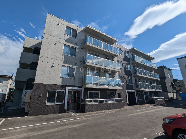 【札幌市清田区北野二条のマンションの建物外観】