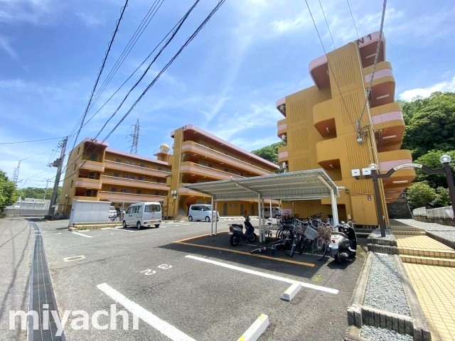 【徳島市南庄町のマンションの建物外観】