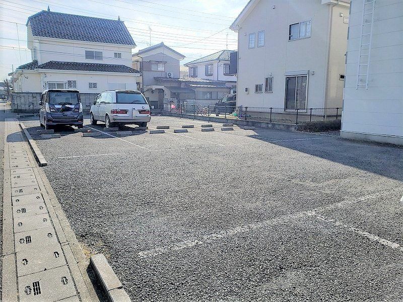 【久喜市鷲宮のアパートの駐車場】