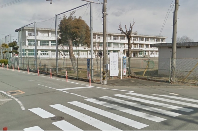 【伊勢市田尻町のアパートの小学校】