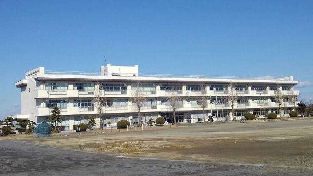 【羽生市大字上新郷のアパートの小学校】