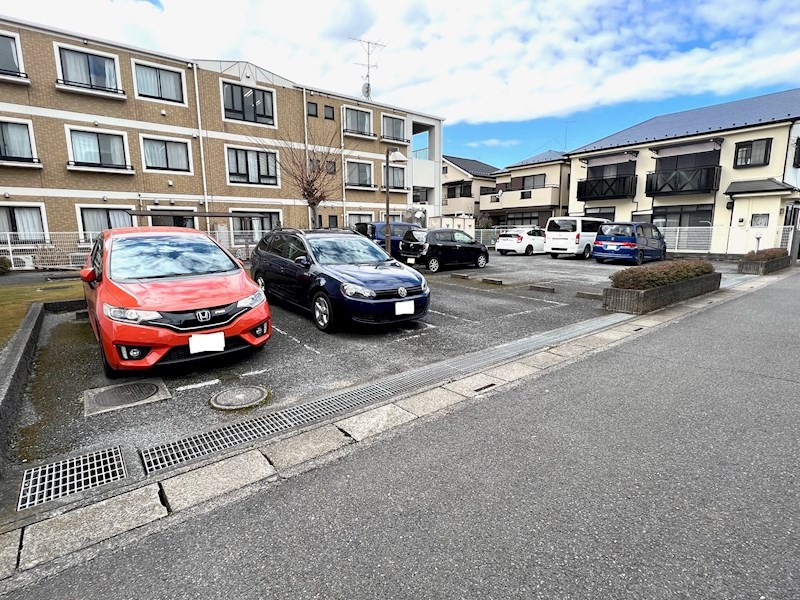 【サンライトマンションの駐車場】