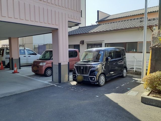 【アーバンステイジ・オカベの駐車場】