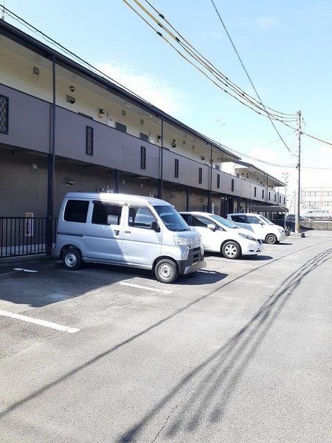 【四日市市大治田のアパートの駐車場】