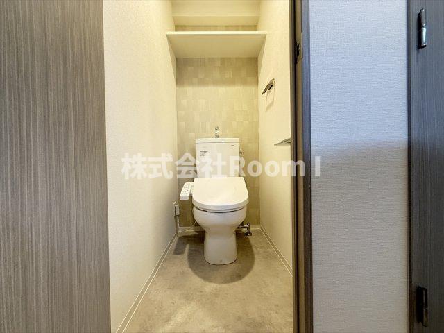トイレ　落ち着いた色調のトイレです