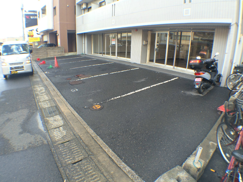 【鹿児島市荒田のマンションの駐車場】