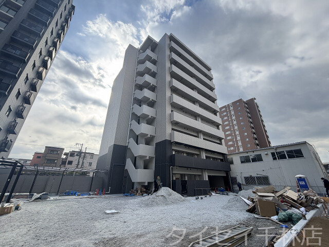 【大阪市城東区関目のマンションの建物外観】