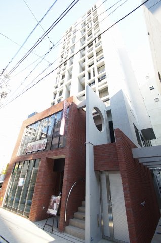建物外観　最寄り駅から徒歩４分の駅近マンションです。