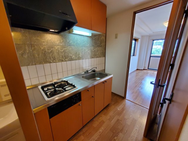 キッチン　2口のシステムキッチンコンロ。グリル付きです。