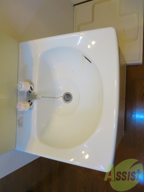 洗面設備　洗面台。身支度にはかかせないですよね～。