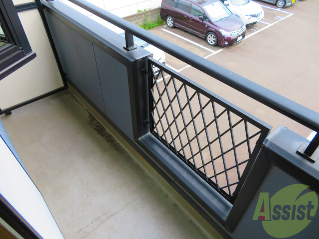 バルコニー　バルコニーは幅があり、広い印象を受けました。