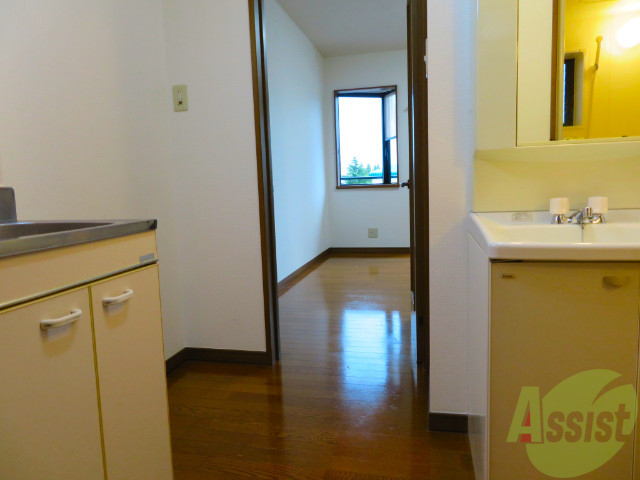 玄関　玄関からの様子を撮影してみました。動線になります。