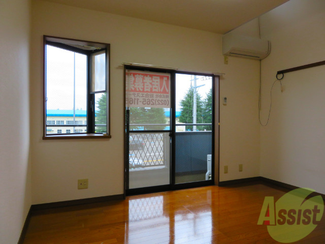 居室・リビング　６．７５帖の洋室です。広々として、きれいですね。