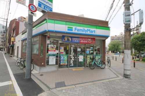 コンビニ　ファミリーマート 中津三丁目店（コンビニ）まで531m