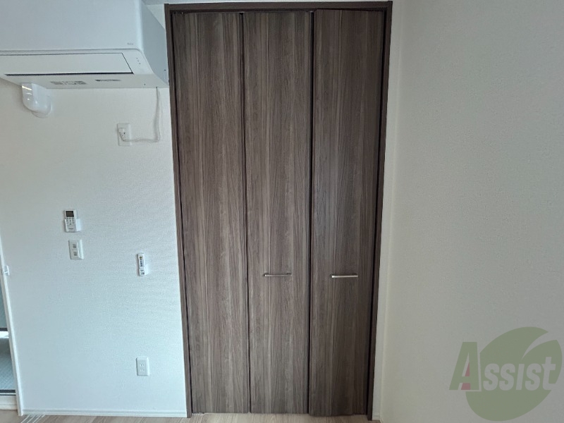 収納　収納はこちらのクローゼットをお使いください。