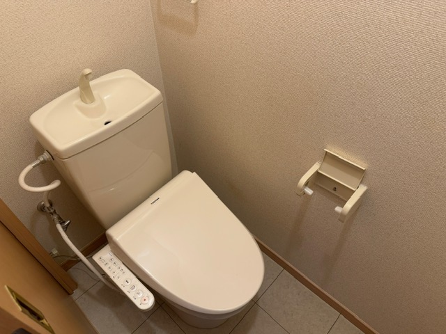 トイレ　※ウォシュレットは設備ではありません