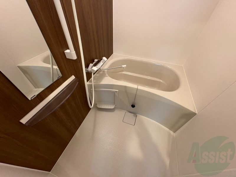 バス・シャワールーム　お風呂になります。一日の疲れを癒してくださいね。