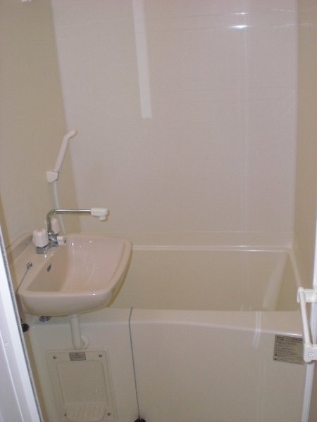 バス・シャワールーム　浴室乾燥機能付きのお風呂です。