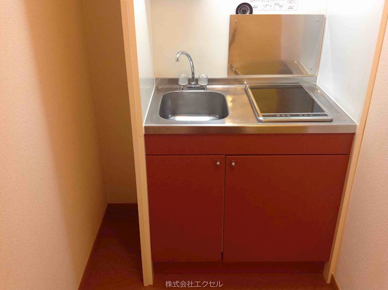 キッチン　ＩＨクッキングヒーター付き。