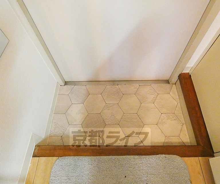 玄関　段差あまりない玄関です。