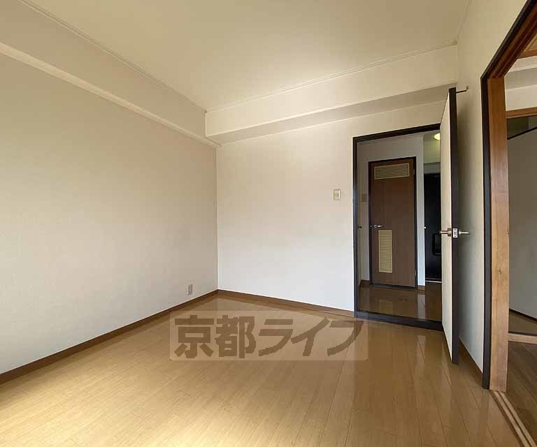 居室・リビング　落ち着いた雰囲気のお部屋です