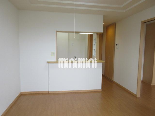 居室・リビング　人気のカウンターキッチンのリビングです。