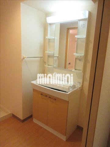 洗面設備　毎日の生活に欠かせない洗面台付きです。