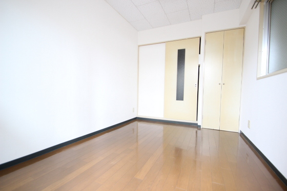 居室・リビング　※別号室の写真です　現況と異なる場合は現況優先です