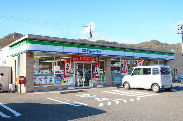 コンビニ　ファミリーマート（コンビニ）まで1000m