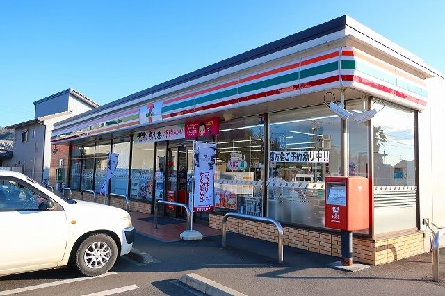 コンビニ　セブンイレブン（コンビニ）まで800m