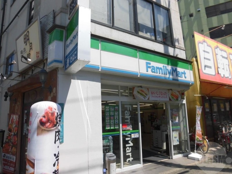 コンビニ　ファミリーマート十三本町二丁目店（コンビニ）まで121m