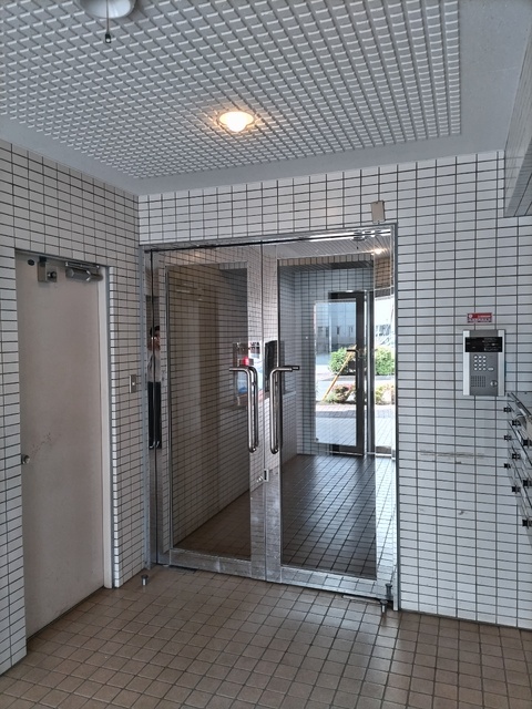 エントランス　オートロック付きのエントランス！