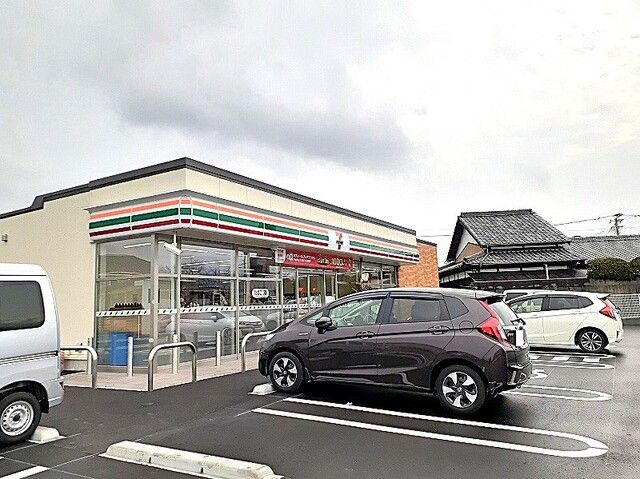 コンビニ　セブン-イレブン唐津インター店（コンビニ）まで550m