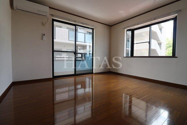 居室・リビング　同物件別部屋です。