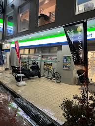 コンビニ　ファミリーマート高円寺あづま通り店（コンビニ）まで243m