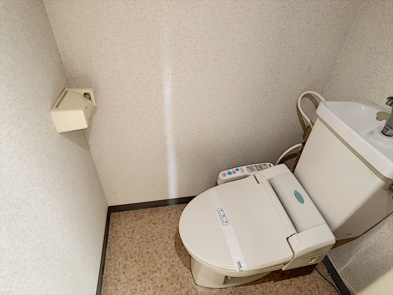 トイレ　※写真は同物件の別部屋です