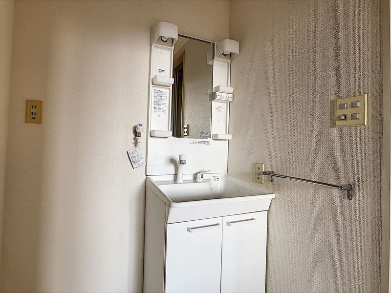 洗面設備　※写真は同物件の別部屋です