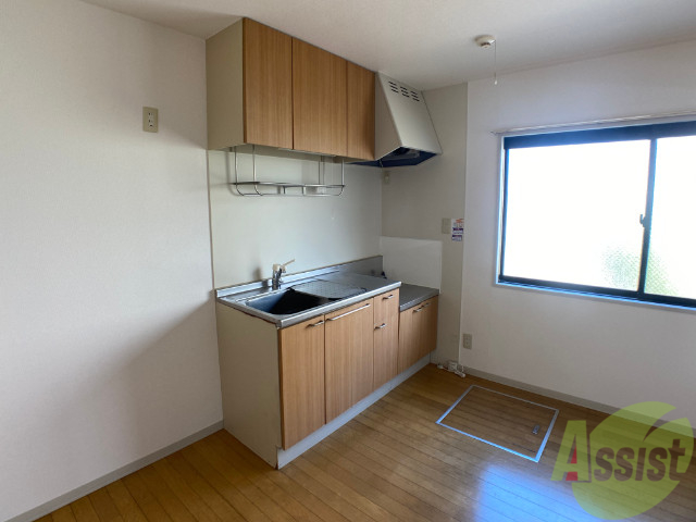 キッチン　こちらも広めのキッチンです。広く使えるのはありがたいですね