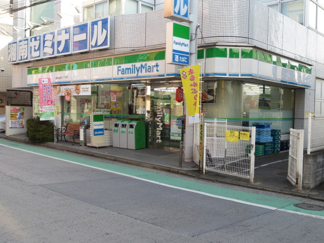 コンビニ　ファミリーマート横浜富岡西七丁目店（コンビニ）まで180m