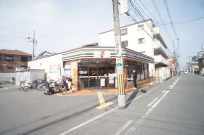 コンビニ　セブンイレブン大阪瓜破3丁目店（コンビニ）まで600m