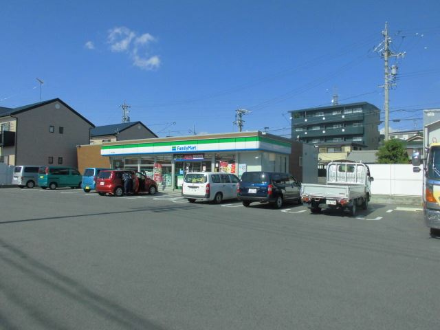 コンビニ　ファミリーマート（コンビニ）まで350m