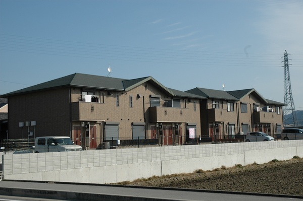 建物外観　全室南向きで日当たり良好★