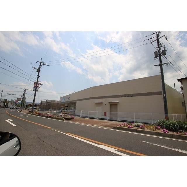 ドラックストア　ウエルシア津山上河原店（ドラッグストア）まで350m