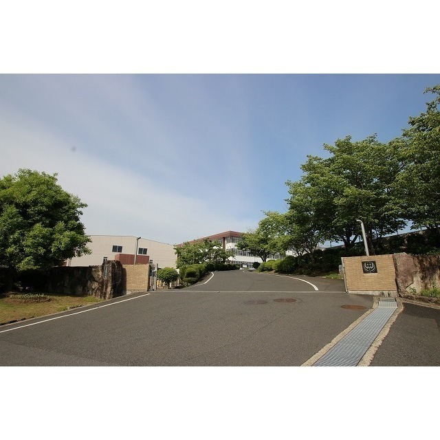 中学校　北陵中学校（中学校）まで800m